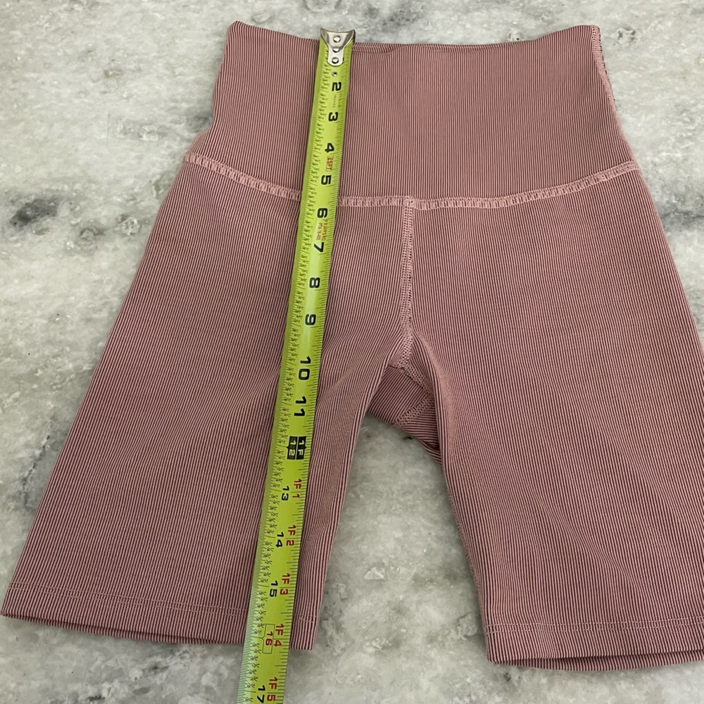 Beyond Yoga Ribbed Mauve Bike Shorts - Picture 4 of 14